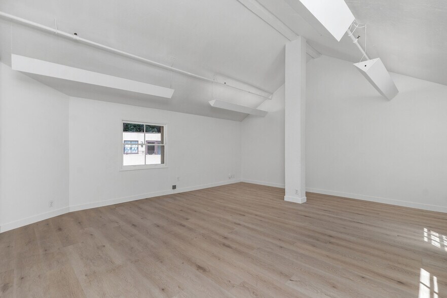 More Photos Of 580 Broadway St, Laguna Beach Office For Lease