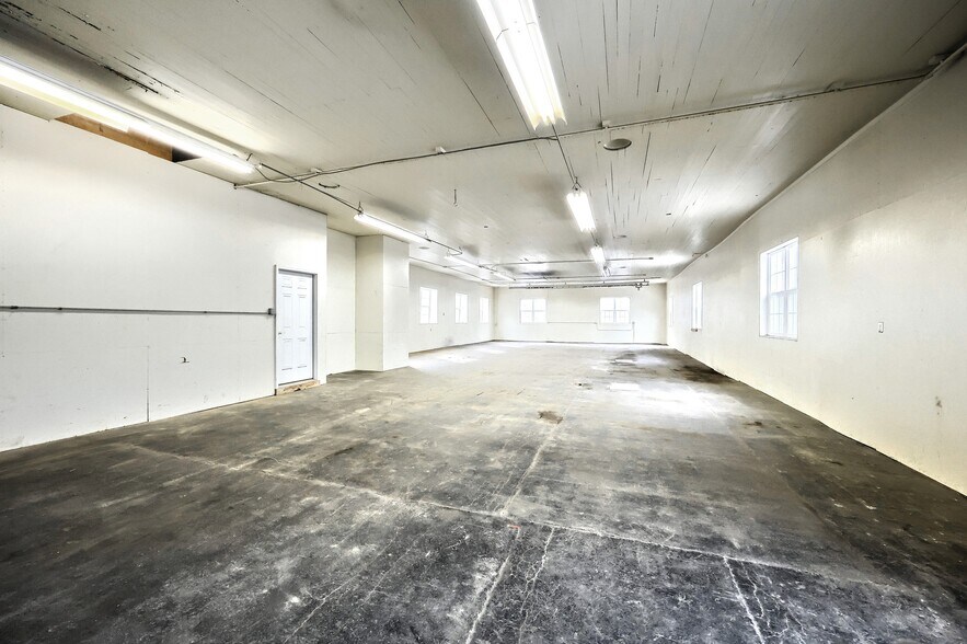 More Photos Of 1518 S George St, York Light Manufacturing For Sale