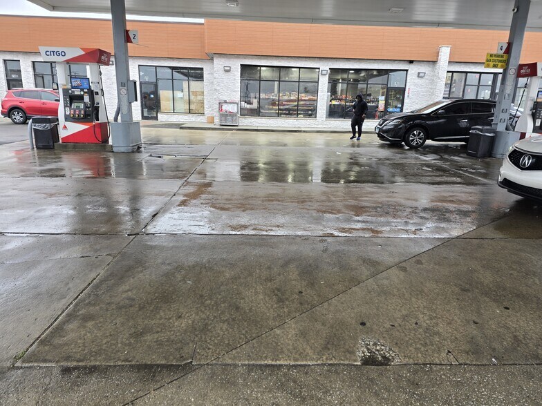 More Photos Of 590 W Lincoln Hwy, Chicago Heights Service Station For Lease
