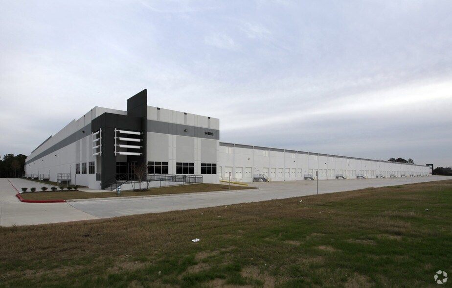 More Photos Of 14810 North Fwy, Houston Distribution For Lease