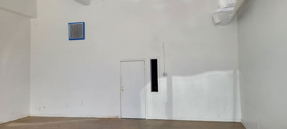 More Photos Of 161-191 W 4th St, Pomona Restaurant For Lease