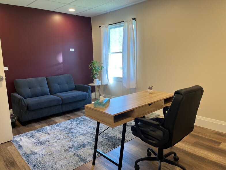 More Photos Of 183 Heritage Dr, Crystal Lake Medical For Sale