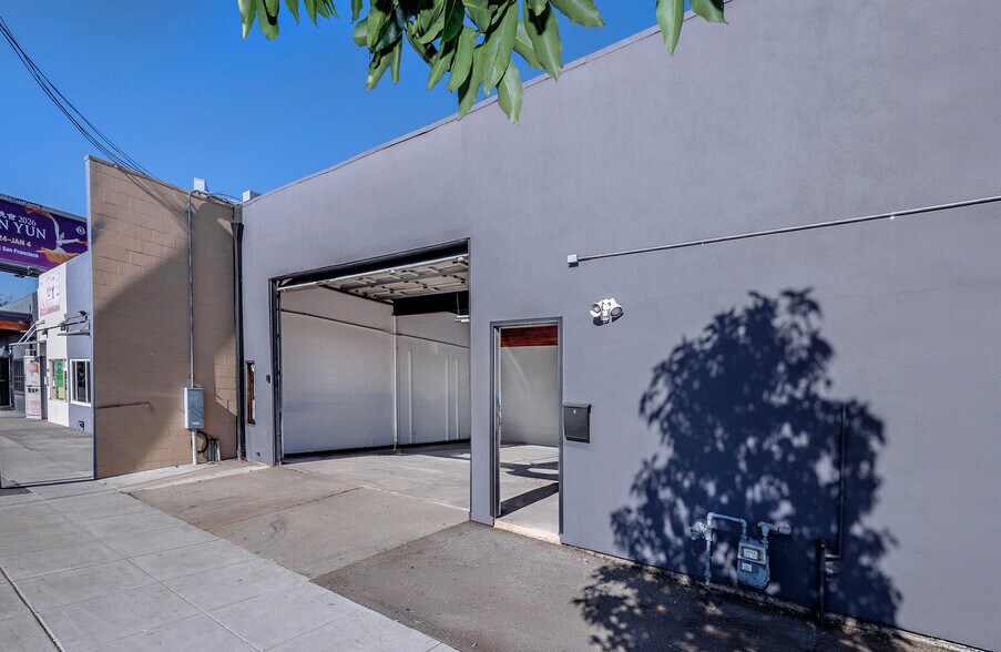 More Photos Of 2951 Middlefield Rd, Redwood City Service For Sale