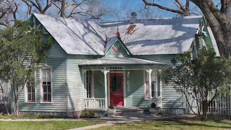 Primary Photo Of 633 S Castell Ave, New Braunfels Office Residential For Sale