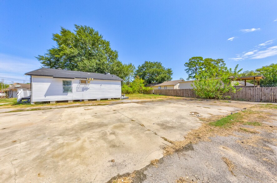 More Photos Of 8002-8004 Homestead, Houston Freestanding For Sale