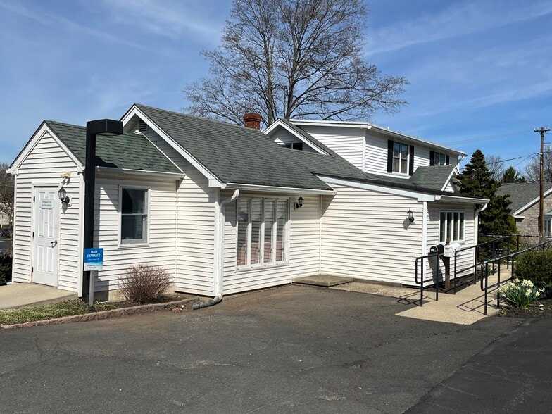 More Photos Of 300 Spruce St, Doylestown Office For Sale