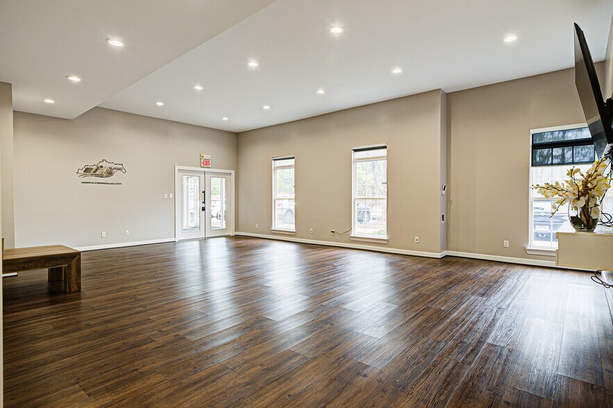 More Photos Of 3240 Office Pointe Pl, Louisville Coworking Space