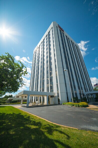 More Photos Of 900 Tower Dr, Troy Office For Lease