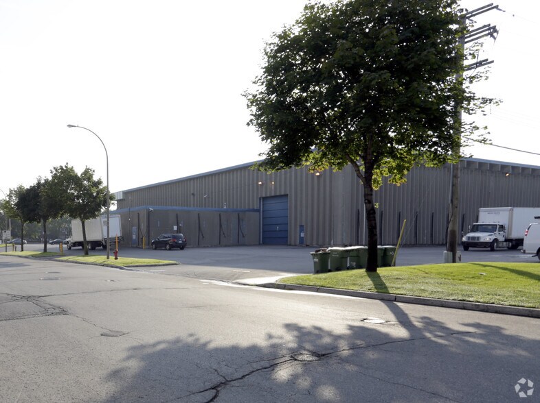 More Photos Of 8290 Boul Pie-IX, Montréal Distribution For Lease