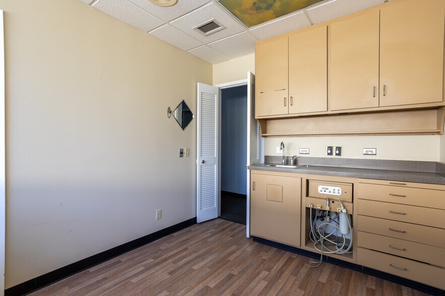 More Photos Of 15835 Pomerado Rd, Poway Unknown For Lease