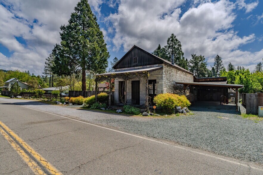 More Photos Of 21376 Consolation St, Volcano Specialty For Sale