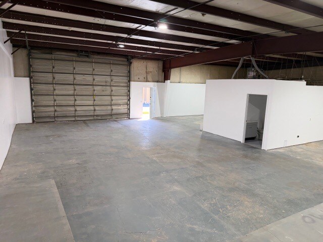 More Photos Of 3359-3399 Hawthorne Ave NE, Salem Warehouse For Lease