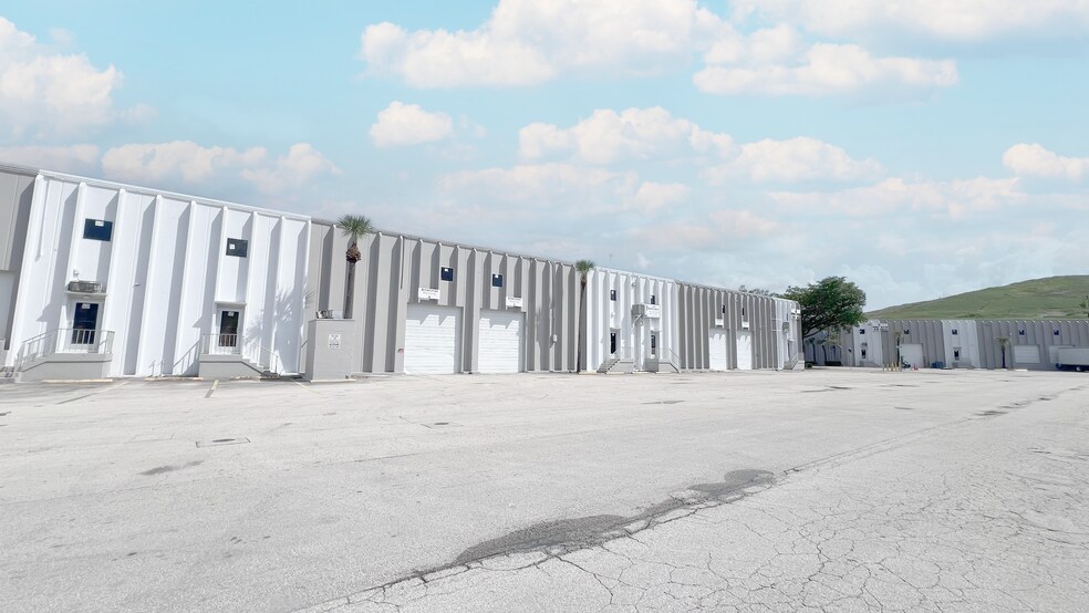 More Photos Of 9304-9384 NW 102nd St, Miami Warehouse For Lease