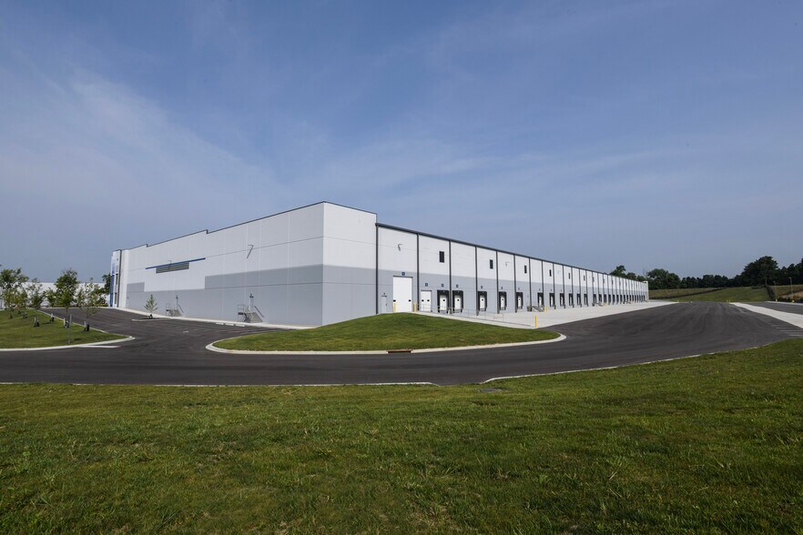 More Photos Of 1710 Lakeland Park Dr, Burlington Warehouse For Lease