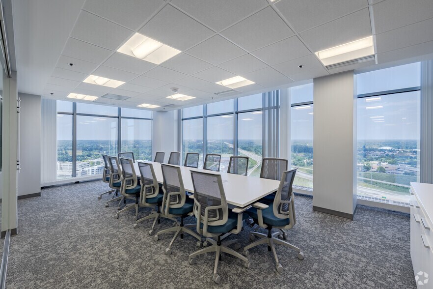 More Photos Of 755 W Big Beaver Rd, Troy Coworking Space