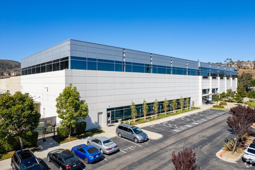 More Photos Of 421-427 Valley Dr, Brisbane Distribution For Lease