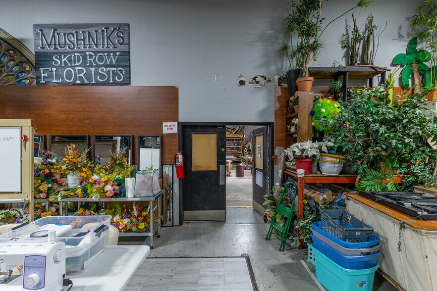 More Photos Of 2169 10th St, Sarasota Warehouse For Sale
