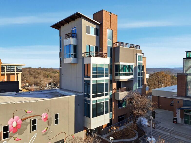 More Photos Of 5 W Mountain St, Fayetteville Apartments For Lease