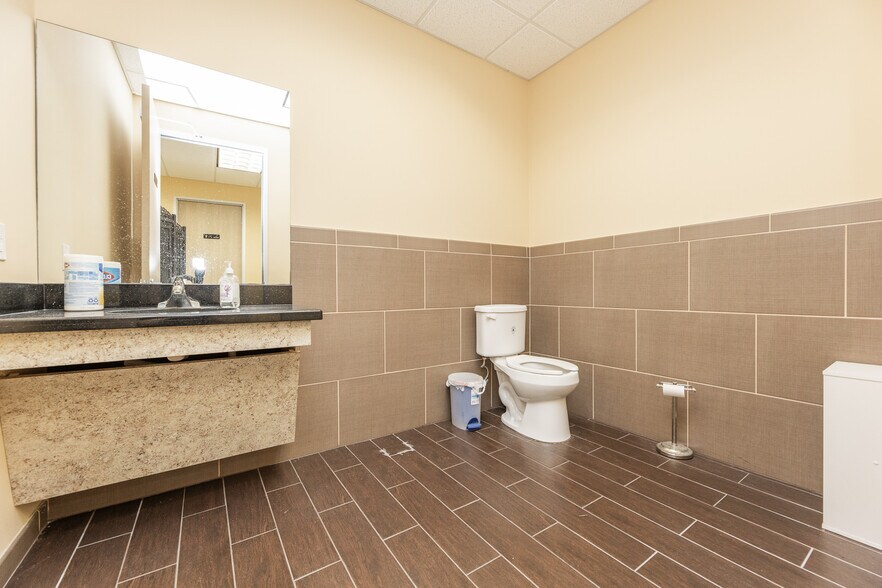 More Photos Of 4634 Riverstone Blvd, Missouri City Medical For Lease