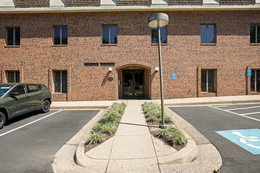 More Photos Of 10521 Judicial Dr, Fairfax Medical For Sale