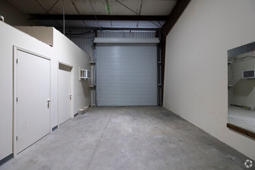 More Photos Of 130 Mitchell Rd, Houston Unknown For Lease