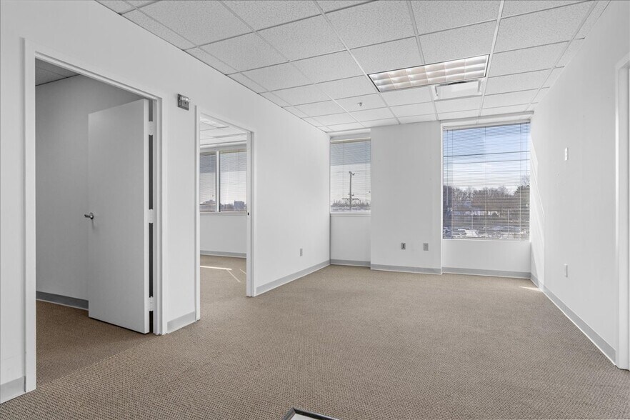 More Photos Of 4259 W Swamp Rd, Doylestown Office For Lease