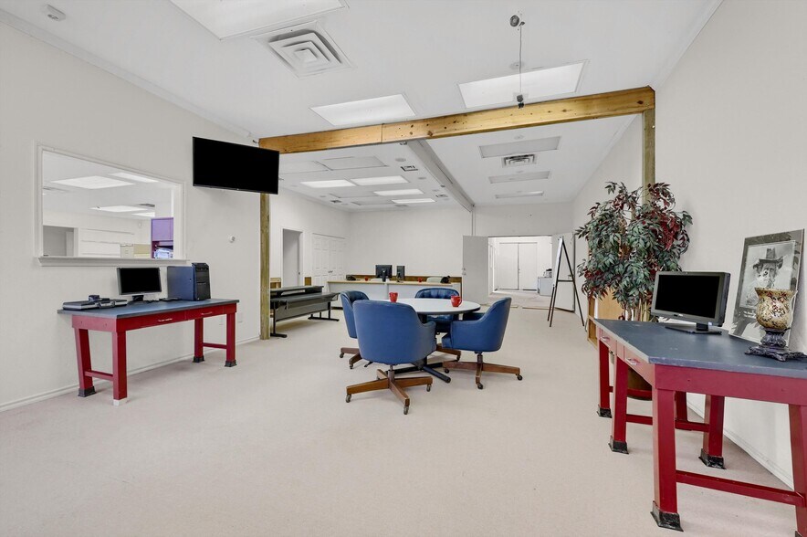 More Photos Of 18987 W US Highway 82, Sherman Industrial For Sale