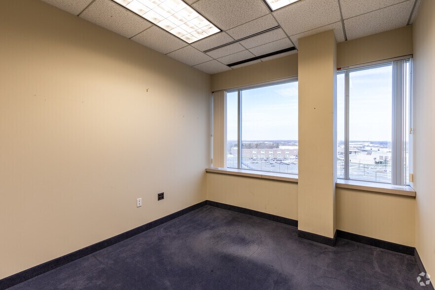 More Photos Of 333 Earle Ovington Blvd, Uniondale Office For Lease