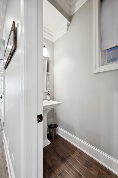 More Photos Of 1428 N Cleveland Ave, Chicago Hospitality For Sale