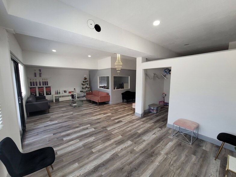 More Photos Of 1221 Cushman Ave, San Diego Service For Lease