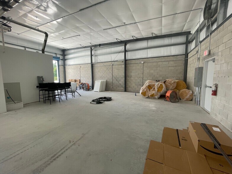 More Photos Of 1725 Kennedy Pt, Oviedo Industrial For Lease