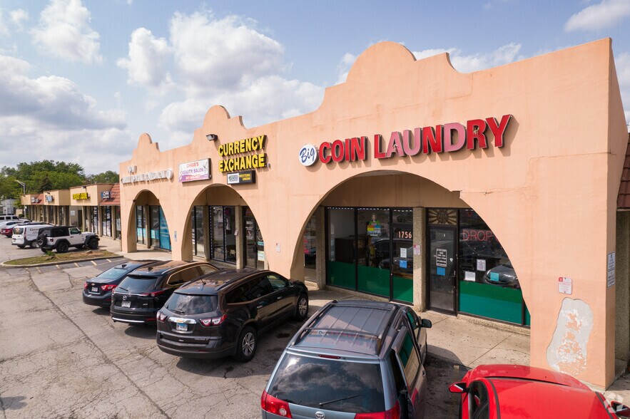 More Photos Of 1736-1790 W Algonquin Rd, Arlington Heights Storefront For Lease