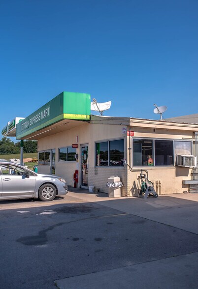 More Photos Of 22732 US-53 Hwy, Ettrick General Retail For Sale
