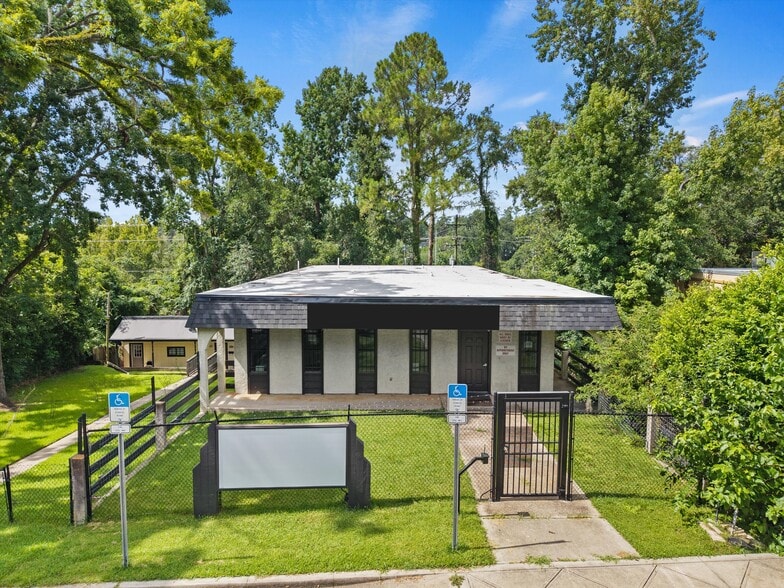 More Photos Of 1355 E Lafayette St, Tallahassee Veterinarian Kennel For Sale