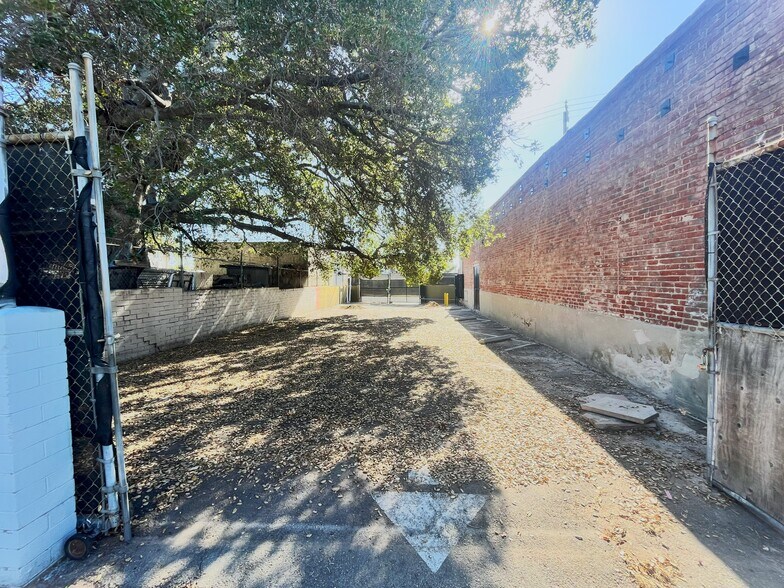 More Photos Of 401-403 E Mission Rd, San Gabriel Storefront Retail Office For Sale