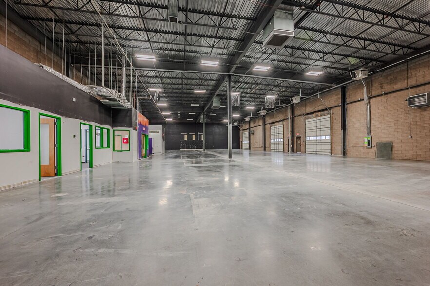 More Photos Of 112 Patriot Dr, Middletown Unknown For Lease