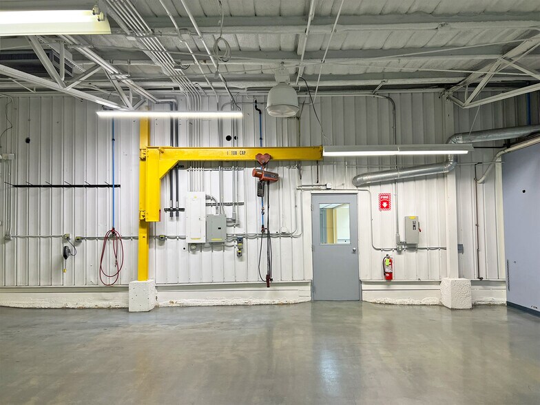 More Photos Of 2002 Evanston Ave, Erie Manufacturing For Lease