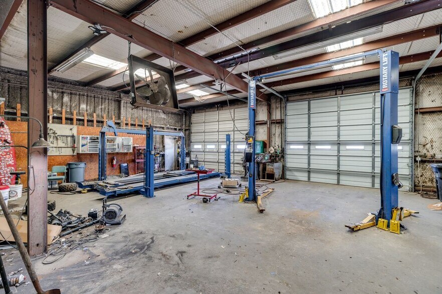 More Photos Of 1914 Cypress St, West Monroe Service For Sale