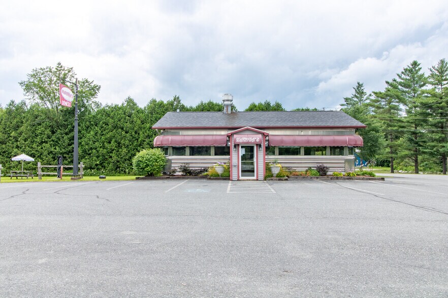More Photos Of 585 US Route 5, Coventry Specialty For Sale