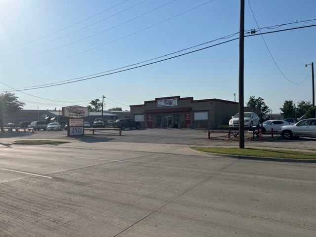 More Photos Of 2921 E Abram St, Arlington Manufacturing For Sale