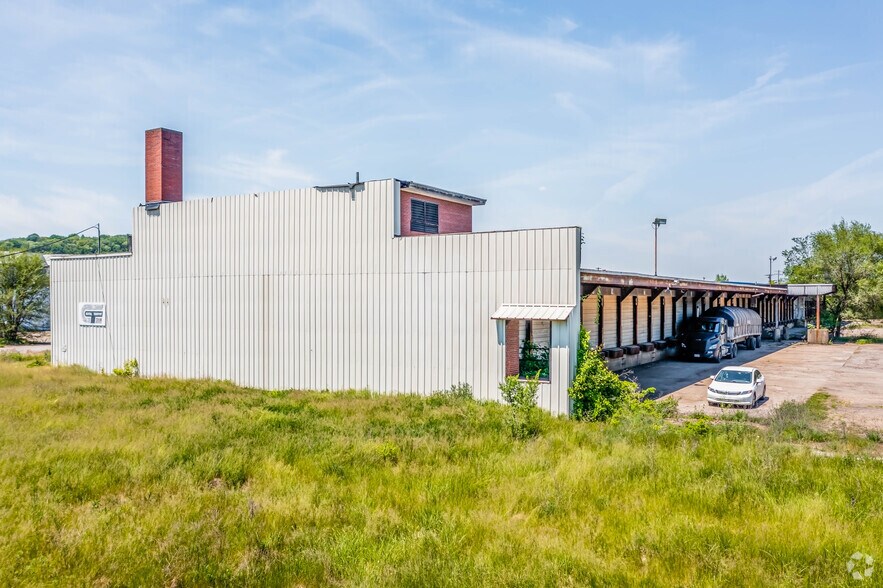 More Photos Of 70 Graham St, McKees Rocks Truck Terminal For Sale