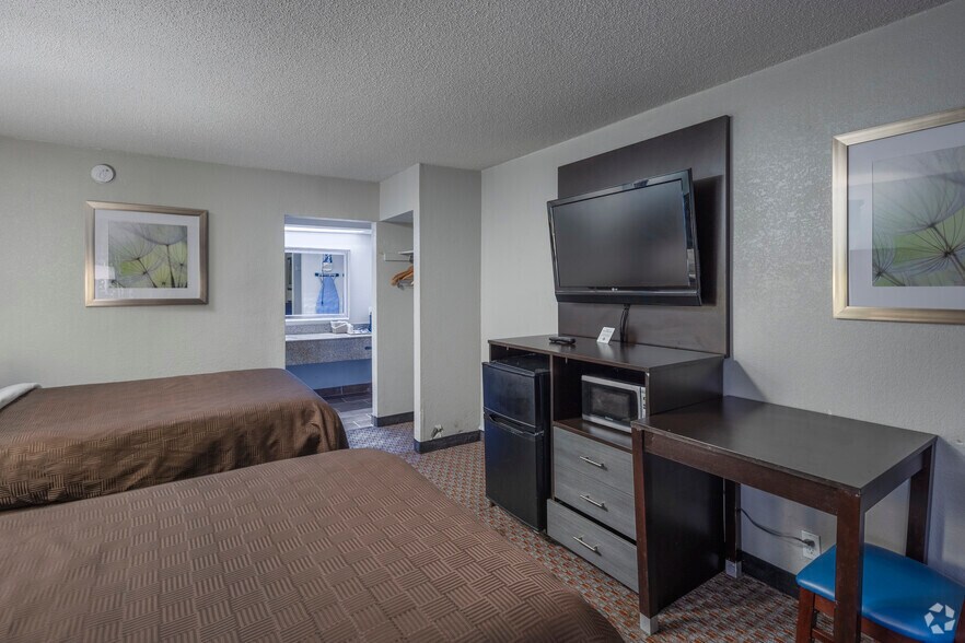 More Photos Of 500 Chris Dr, West Columbia Hotel For Sale