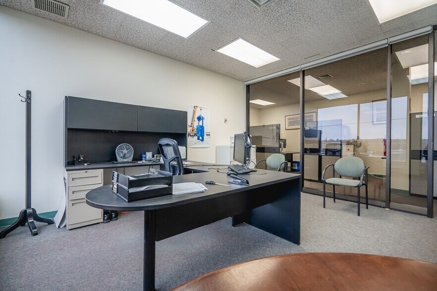 More Photos Of 174 West St, Orillia Office For Sale