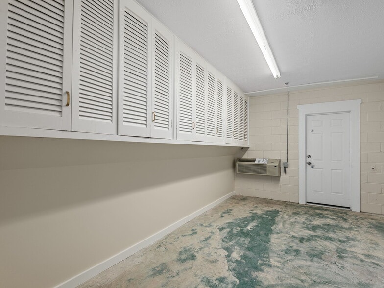 More Photos Of 732 Jonesborough St, Hendersonville Warehouse For Lease