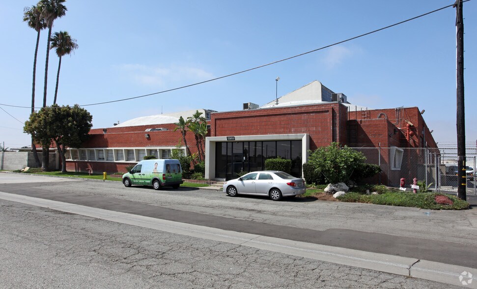 Primary Photo Of 12955 Chadron Ave, Hawthorne Warehouse For Lease