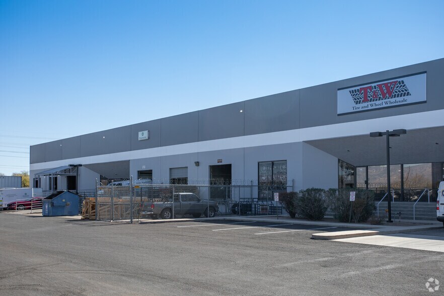 More Photos Of 3850 E 44th St, Tucson Distribution For Lease