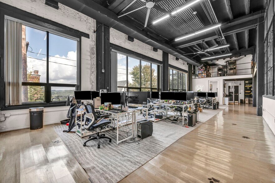 More Photos Of 3559 Bigelow Blvd, Pittsburgh Service For Sale