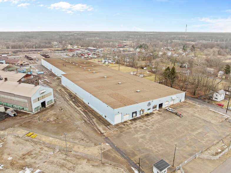 More Photos Of 1001 E Broadway St, Alliance Industrial For Sale