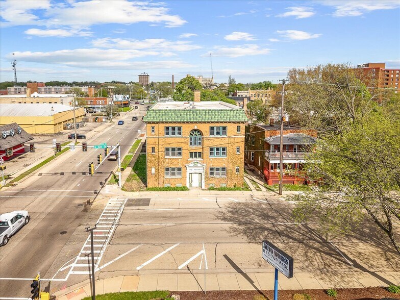 More Photos Of 204 S 6th St, Rockford Apartments For Sale