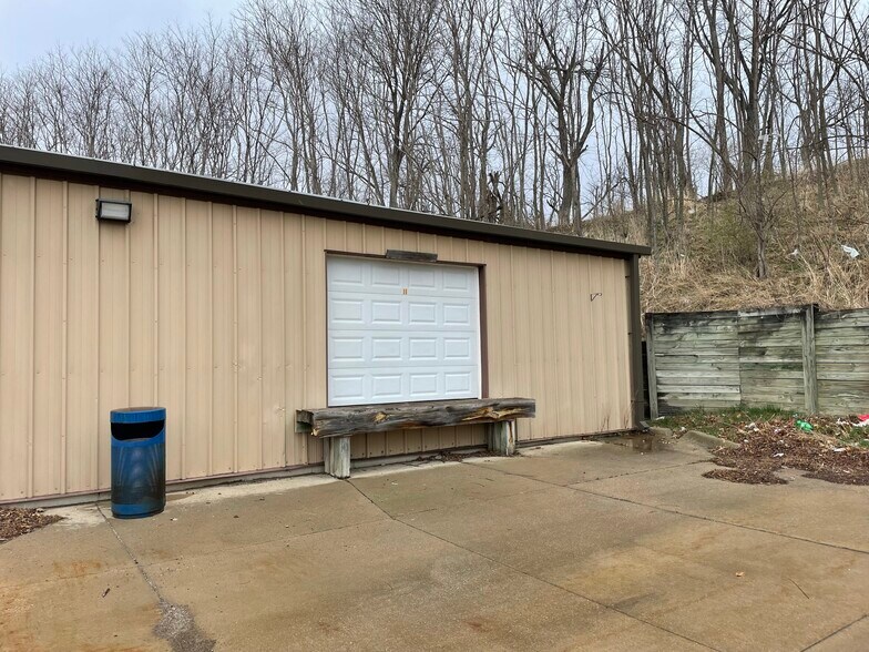 More Photos Of 3201-3301 Armar Dr, Marion Coworking Space